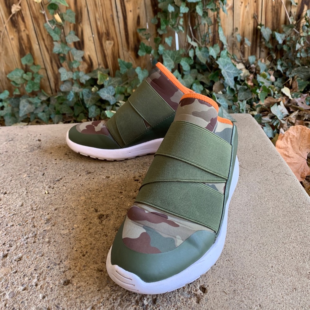 Slip on sneaker